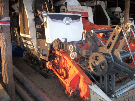 ขายรถเกี่ยวข้าว คูโบต้า DC-60 รถ 4 ปี 1,669 ช.ม.