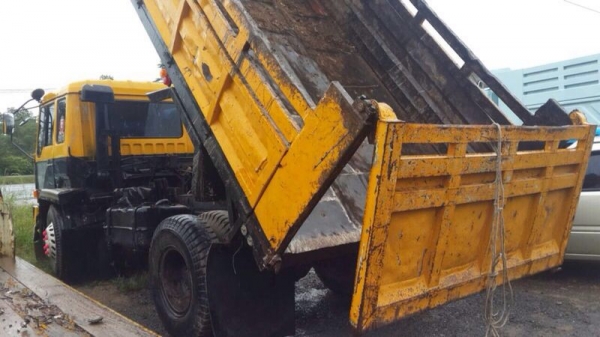 รถมิตซู 6 ล้อดั้ม 165 แรงม้า. สนใจติดต่อ 081 - 6079515