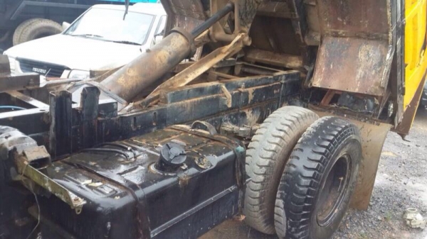 รถมิตซู 6 ล้อดั้ม 165 แรงม้า. สนใจติดต่อ 081 - 6079515