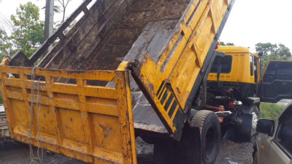 รถมิตซู 6 ล้อดั้ม 165 แรงม้า. สนใจติดต่อ 081 - 6079515