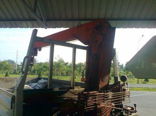 รถฮีโน่ 6 ล้อ ติดเครน 2.5 ตัน. FB112  117 แรงม้า.  สนใจติดต่อ 081 - 6079515