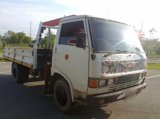 รถฮีโน่ 6 ล้อ ติดเครน 2.5 ตัน. FB112  117 แรงม้า.  สนใจติดต่อ 081 - 6079515