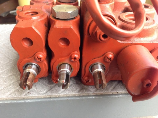 ขาย คอนโทรลวาล์ว  ( Control valve)  รถฟอล์คลิฟต์ KOMATSU