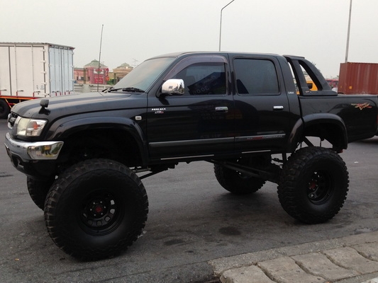 รถ BIG FOOT TIGER TOP SPORT CURISER 4WD 4DOOR 2.5 D4D COMMOMRAIL TURBO ABS ยาง40นิ้ว ยกสูง10นิ้ว