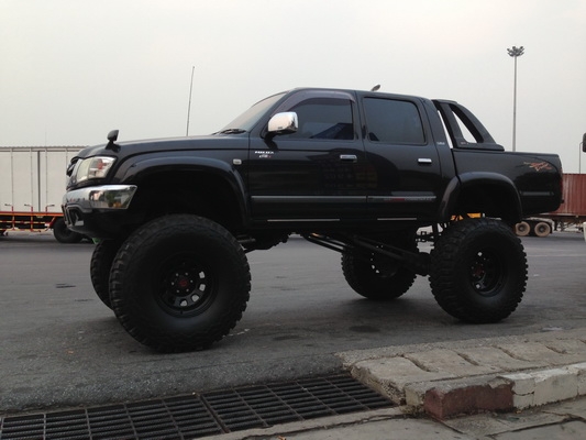 รถ BIG FOOT TIGER TOP SPORT CURISER 4WD 4DOOR 2.5 D4D COMMOMRAIL TURBO ABS ยาง40นิ้ว ยกสูง10นิ้ว