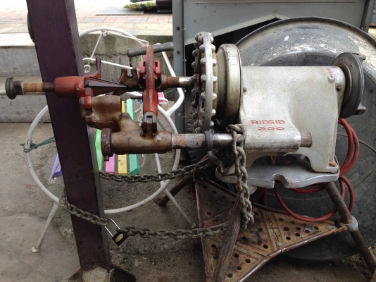 ขายเครื่องตร๊าปเกลียว REX ทำแท่นตั้งไว้แล้ว พร้อมใช้งาน