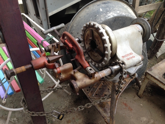 ขายเครื่องตร๊าปเกลียว REX ทำแท่นตั้งไว้แล้ว พร้อมใช้งาน