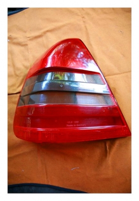 ฝาไฟท้ายด้านขวารถเบนซ์ Mercedes - Benz C-Class C220 W202