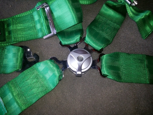 ขายเข็มขัดรัด 4 จุดของ takata ครับ ราคาที่ 1900 บาท ขายเข็มขัดรัด 4 จุดของ takata ครับ ราคาที่ 1900 บาท