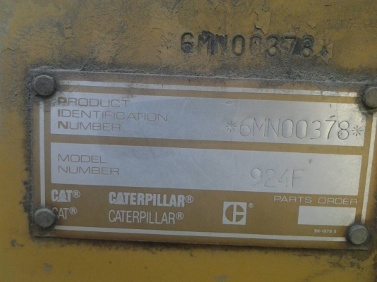 CAT 924F รถตักล้อยาง สภาพสมบูรณ์ พร้อมใช้งาน ลดราคาเหลือ 600000 บาท