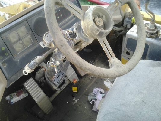 CAT 924F รถตักล้อยาง สภาพสมบูรณ์ พร้อมใช้งาน ลดราคาเหลือ 600000 บาท