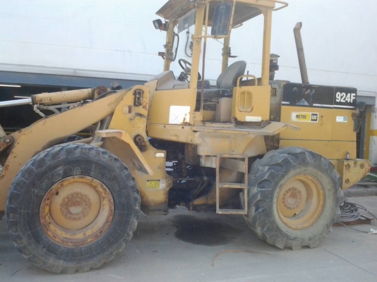 CAT 924F รถตักล้อยาง สภาพสมบูรณ์ พร้อมใช้งาน ลดราคาเหลือ 600000 บาท