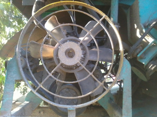 ขายรถเกี่ยวสภาพดี ใช้งานน้อย 4-5 ปี 081-0745778 ลุงโหนกรับสายเด้อ รถเกี่ยวนาปีใช้งานน้อยเพราะเจ้าของมีรถหลายคันไม่มีเวลาออกไปหางานต่างจังหวัดได้ใช้งานแค่ปีละครั้ง จึงขายเพื่อเอาทุนคืน