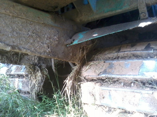 ขายรถเกี่ยวสภาพดี ใช้งานน้อย 4-5 ปี 081-0745778 ลุงโหนกรับสายเด้อ รถเกี่ยวนาปีใช้งานน้อยเพราะเจ้าของมีรถหลายคันไม่มีเวลาออกไปหางานต่างจังหวัดได้ใช้งานแค่ปีละครั้ง จึงขายเพื่อเอาทุนคืน