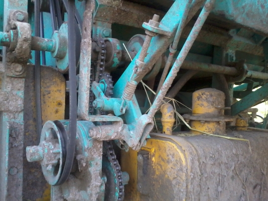 ขายรถเกี่ยวสภาพดี ใช้งานน้อย 4-5 ปี 081-0745778 ลุงโหนกรับสายเด้อ รถเกี่ยวนาปีใช้งานน้อยเพราะเจ้าของมีรถหลายคันไม่มีเวลาออกไปหางานต่างจังหวัดได้ใช้งานแค่ปีละครั้ง จึงขายเพื่อเอาทุนคืน