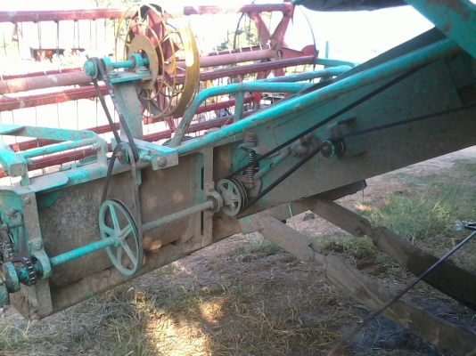 ขายรถเกี่ยวสภาพดี ใช้งานน้อย 4-5 ปี 081-0745778 ลุงโหนกรับสายเด้อ รถเกี่ยวนาปีใช้งานน้อยเพราะเจ้าของมีรถหลายคันไม่มีเวลาออกไปหางานต่างจังหวัดได้ใช้งานแค่ปีละครั้ง จึงขายเพื่อเอาทุนคืน