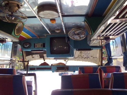 รถบัสพัดลม 50 ที่นั่ง เครื่อง Nissan เครื่องเสียง ทีวีพร้อม