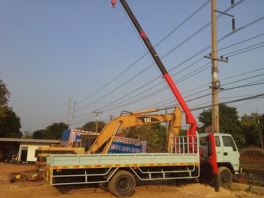 ขายรถบรรทุก 6 ล้อ ช่วงยาว ติดเครน 3 ตันกว่า