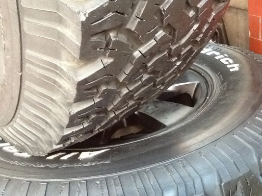 ขายยาง BF 265 x 75 16 พร้อมล้อ ....... สวยๆ เชิญครับ ขายยาง BF 265 x 75 16 พร้อมล้อ ....... สวยๆ เชิญครับ