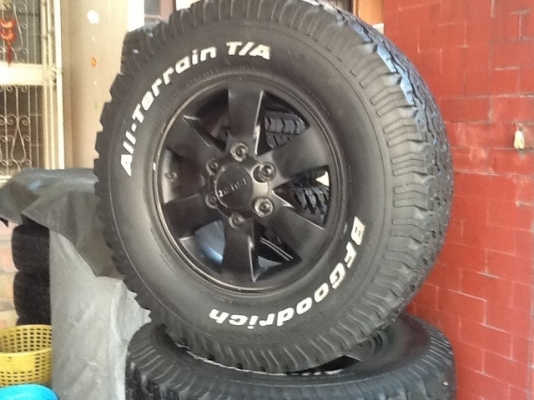 ขายยาง BF 265 x 75 16 พร้อมล้อ ....... สวยๆ เชิญครับ ขายยาง BF 265 x 75 16 พร้อมล้อ ....... สวยๆ เชิญครับ