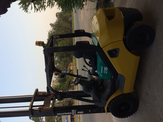 forklift ขายรถฟอร์คลิฟต์ komatsu fd25c-16 สวยปิ้งเหมือนใหม่ ดีเซล เสา4เมตร