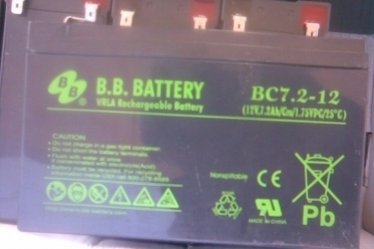 แบตเตอรีแห้ง 12 v สภาพใหม่ 7 แอมสภาพดีครับของใหม่ครับ  ใส่รถเครื่อง หรือเครื่องสำรองไฟได้ครับ หรือแปงทำอย่างอื่น