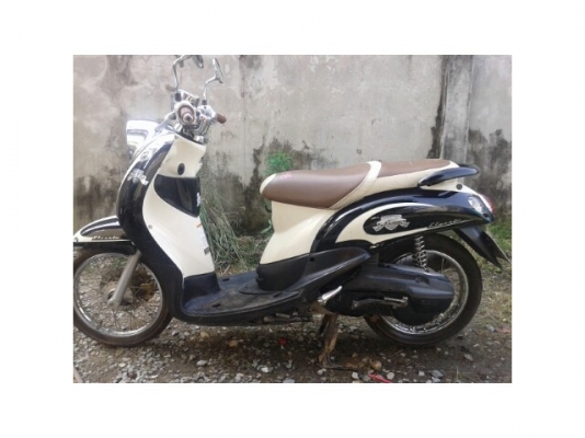 Yamaha Fino Classic สีขาวดำ ปี 2011