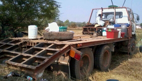 **520,000 บ.ต่อรอง**ขายเทเลอร์ขึ้น100/120 MITSU FUSO เพลาเดียว 6D14 165HP  เครื่องดี แรง คัสซีดีไม่ปะไม่ดาม หางสภาพดี ยางดี10เส้น หัวเดิม รถใช้งานอยู่ปกติ ขายตามสภาพ เอกวารครบ ราคาต่อรองได้เด้อ พี่น้องครับ