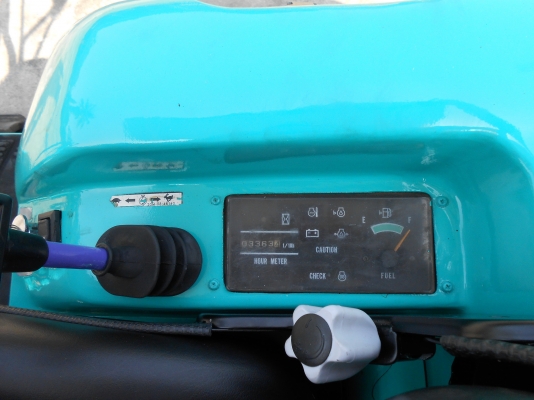 ขายรถขุดขนาดเล็ก KOMUTSU PC15R-8  รุ่น 8