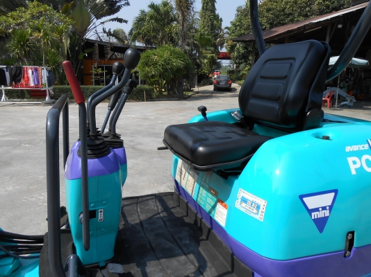 ขายรถขุดขนาดเล็ก KOMUTSU PC15R-8  รุ่น 8