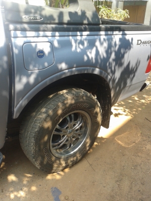 ขายรถนั่งครอบครัวสี่ประตู