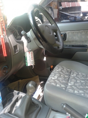 ขายรถนั่งครอบครัวสี่ประตู