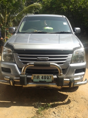 ขายรถนั่งครอบครัวสี่ประตู