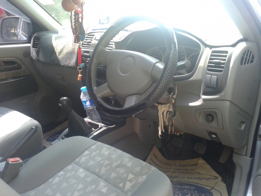 ขายรถนั่งครอบครัวสี่ประตู