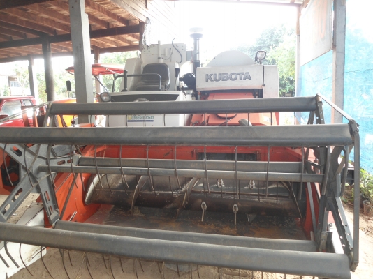 ขายรถเกี่ยว dc 60 plus  400,000 พร้อมเทลเลอร์ลาก