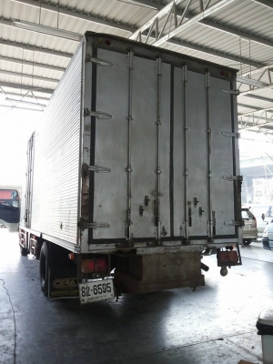 ขาย HINO FG ปี 2546/ 210 แรงม้า ตู้แห้ง 3 บาน ยาว 7.20 เมตร สภาพสวย พร้อมรับงาน สนใจโทร 081-4825911 คุณ พิมพ์ใจ  058-0097969 คุณ รุ่ง