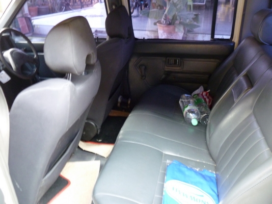 NISSAN  BIG M TD 25 ฝาแดงเรียบ  4  ประตู