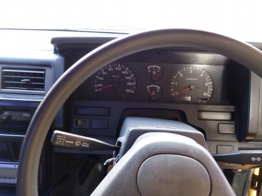 NISSAN  BIG M TD 25 ฝาแดงเรียบ  4  ประตู