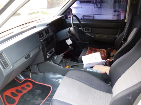 NISSAN  BIG M TD 25 ฝาแดงเรียบ  4  ประตู