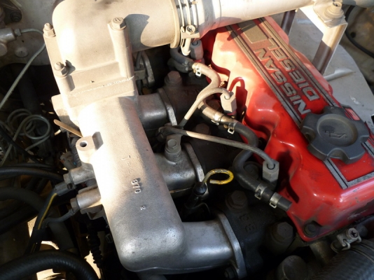 NISSAN  BIG M TD 25 ฝาแดงเรียบ  4  ประตู