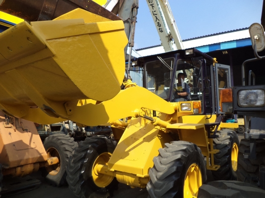 WA100-1-30157 รถตักล้อยาง รถจอดที่CSนวนคร แล้วคะ WA100-1-30157 รถตักล้อยาง รถจอดที่CSนวนคร แล้วคะ