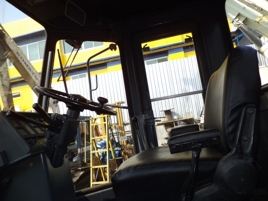 WA100-1-30157 รถตักล้อยาง รถจอดที่CSนวนคร แล้วคะ WA100-1-30157 รถตักล้อยาง รถจอดที่CSนวนคร แล้วคะ