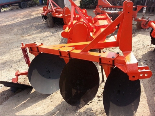 ผานบุกใส่รถไถเล็ก ของ CMT ชลบุรีเมืองทอง