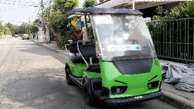 ขายถูกๆ รถกอล์ฟ 4 ที่นั่ง Hitachi แต่งไสตล์ Angry Bird