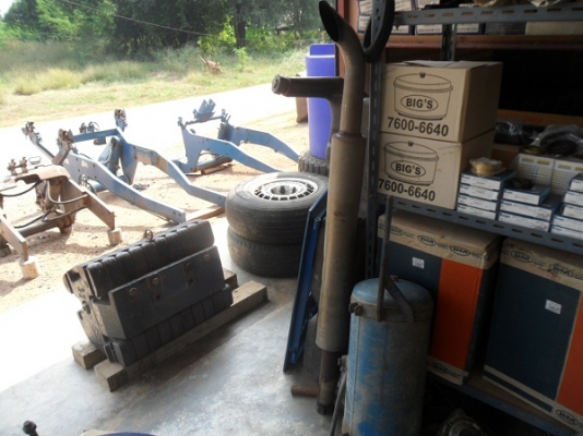 ขายแล้วจาก จ.กาฬสินธุ์ ท่อไอเสียรถไถฟอร์ดNH6640 แท้เก่านอก สภาพสวย