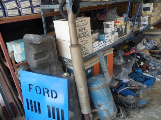 ขายแล้วจาก จ.กาฬสินธุ์ ท่อไอเสียรถไถฟอร์ดNH6640 แท้เก่านอก สภาพสวย