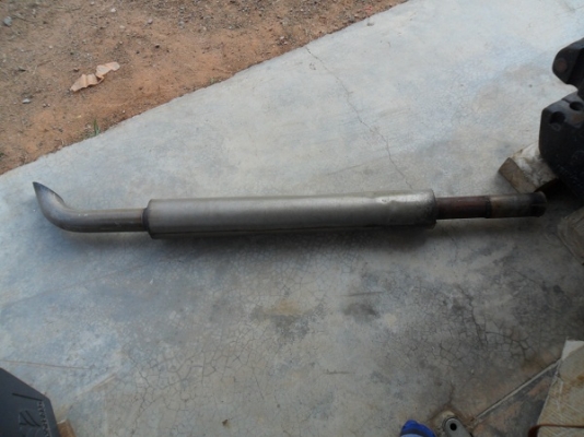 ขายแล้วจาก จ.กาฬสินธุ์ ท่อไอเสียรถไถฟอร์ดNH6640 แท้เก่านอก สภาพสวย