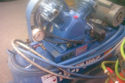 ปั้มลม 2 หัวสภาพพร้อมใช้งานครับเหมือนใหม่ครับ 2  หัวปั้มพร้อมสายประมาณ 5-10 เมตรครับ ราคานี้คุ้มมากครับ