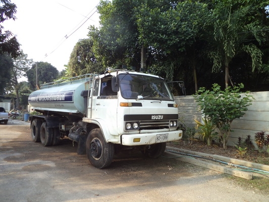 ขายรถสิบล้อ 2 เพลา 195 แรง บรรทุกน้ำ ขนาด 18000 ลิตร