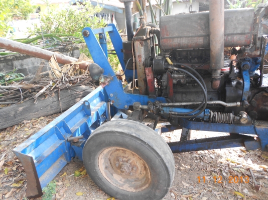 ขาย รถไถ แมสซี่ 165 แรง ท่อซ้าย  สภาพพร้อมใช้งาน ได้ทุกอย่าง หางยกดี  มีผานดันหน้า พร้อมผาน 7 ราคาเบาๆ